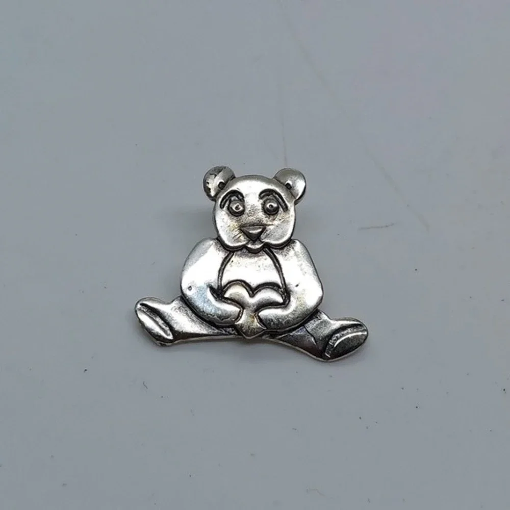Sterling Silver Sitting Panda Bear Holding Heart‎ Pin Brooch